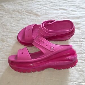 Croc’s Mega Crush Sandal women’s size 13
